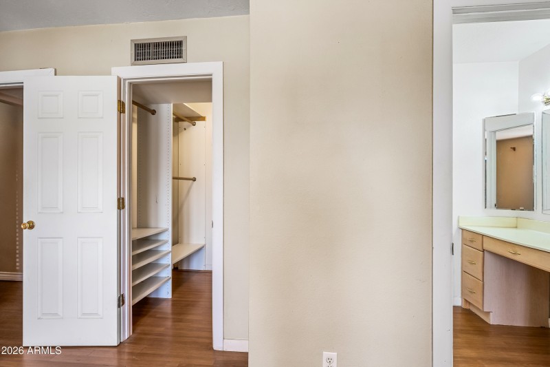 Master Bedroom Walk In Closet
