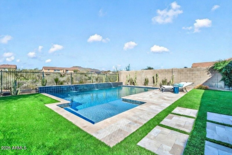 2246 W Clearview -edited