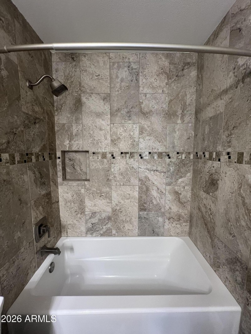 Gorgeous tiled shower/tub combo