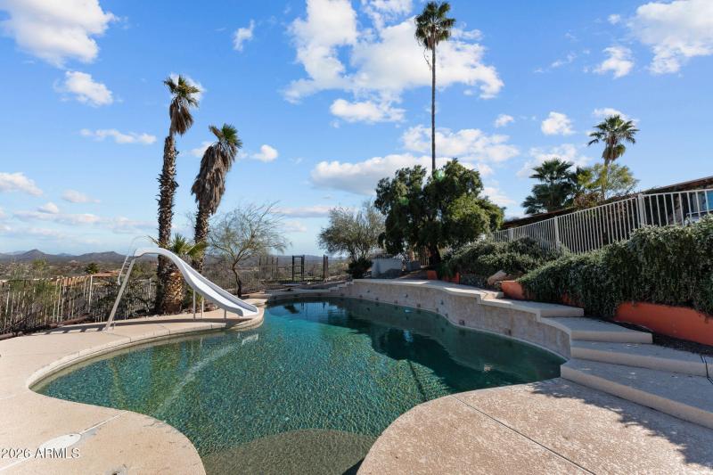 Deep diving pool