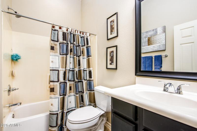 En Suite bath in 2nd bedroom