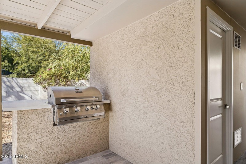 Covered Patio with Grill