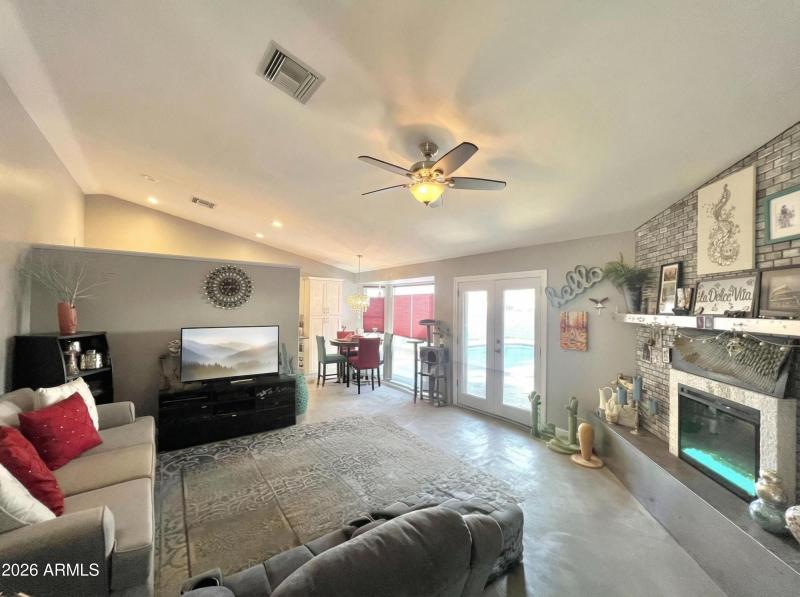 Family Room/Eat-in Kitchen