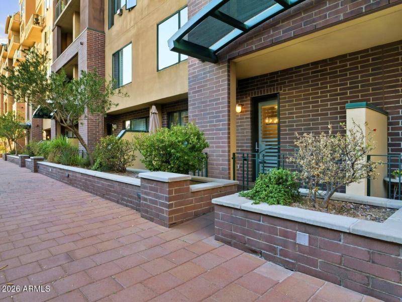 17 W Vernon Ave #107