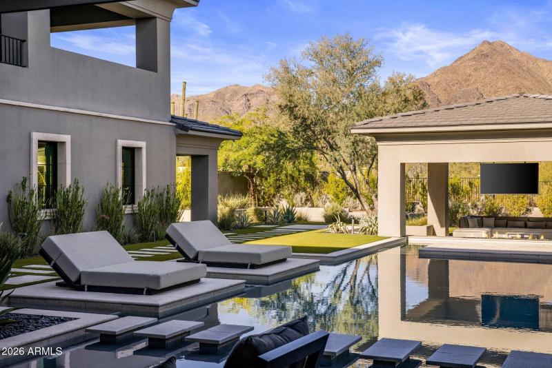 060_Pool Views