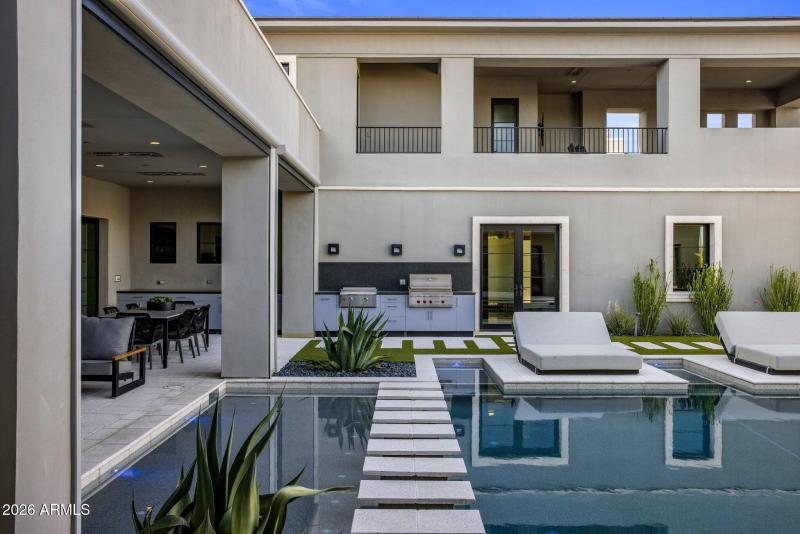 061_Pool Views