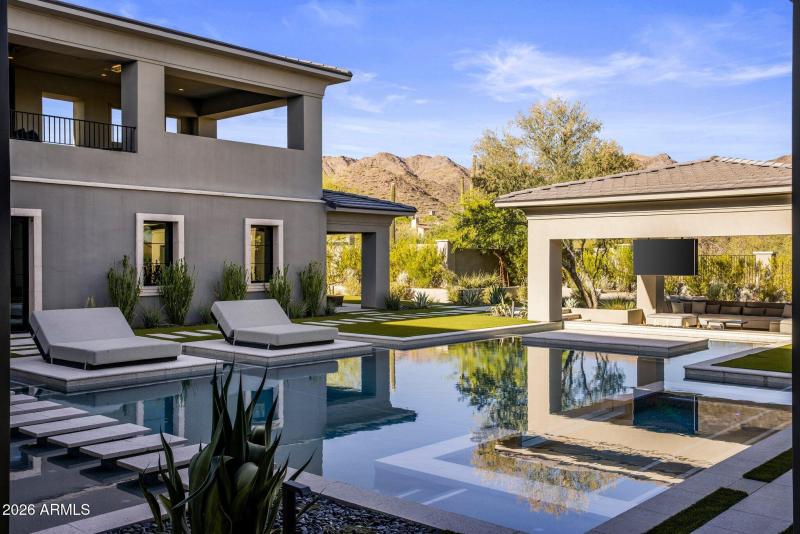 063_Pool Views
