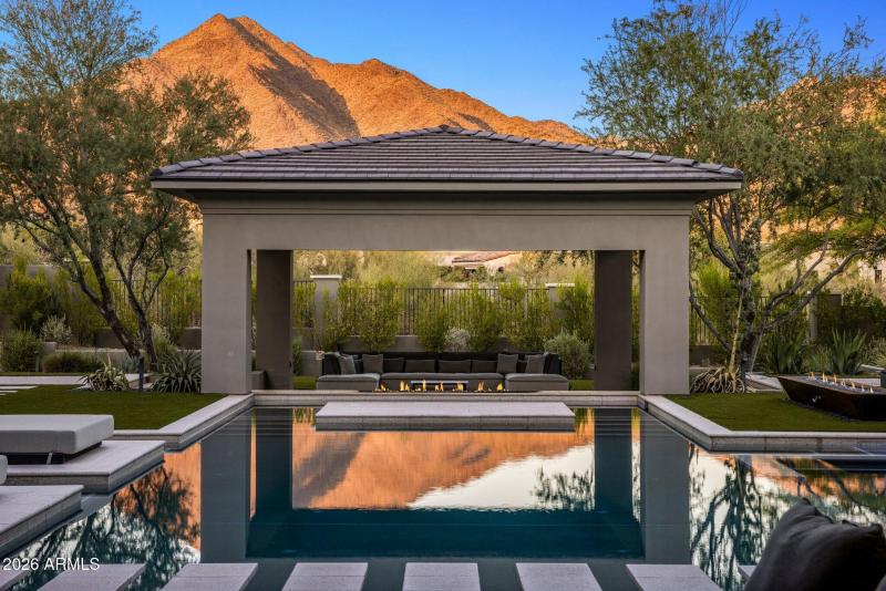 068_Pool Views
