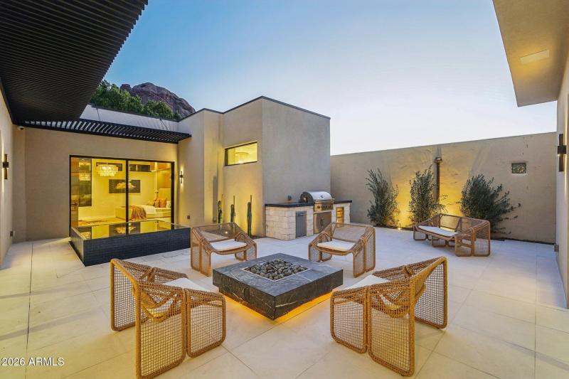 Courtyard Views