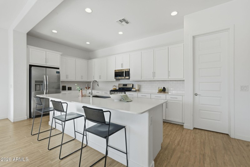 Kitchen w/ Walkin Pantry