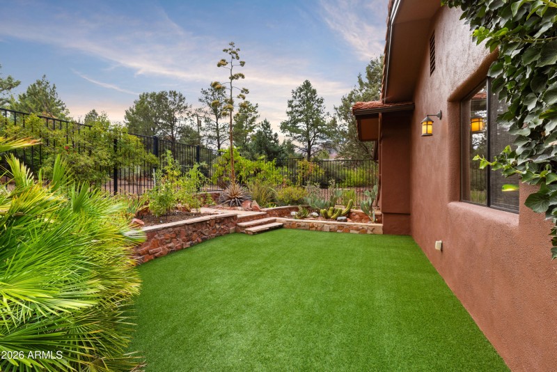 285 Navajo Trail - Garden
