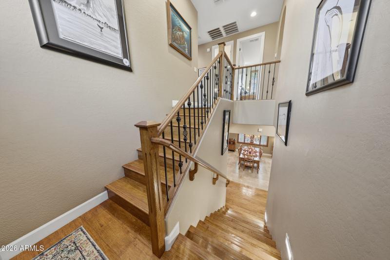 B (32)