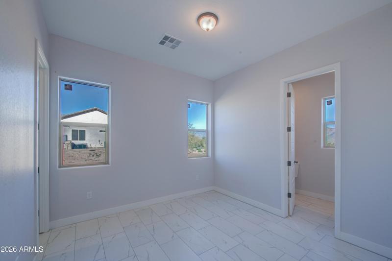 Bedroom 5-pic 1