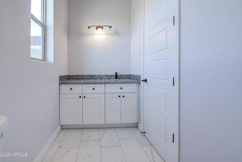 Bathroom 2-pic 3