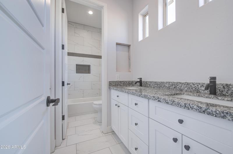 Bathroom 3-pic 1