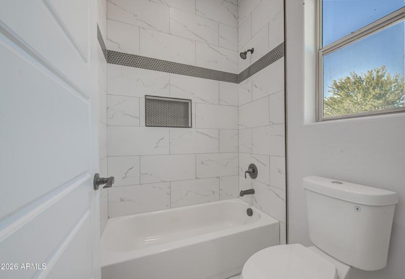 Bathroom 3-pic 3