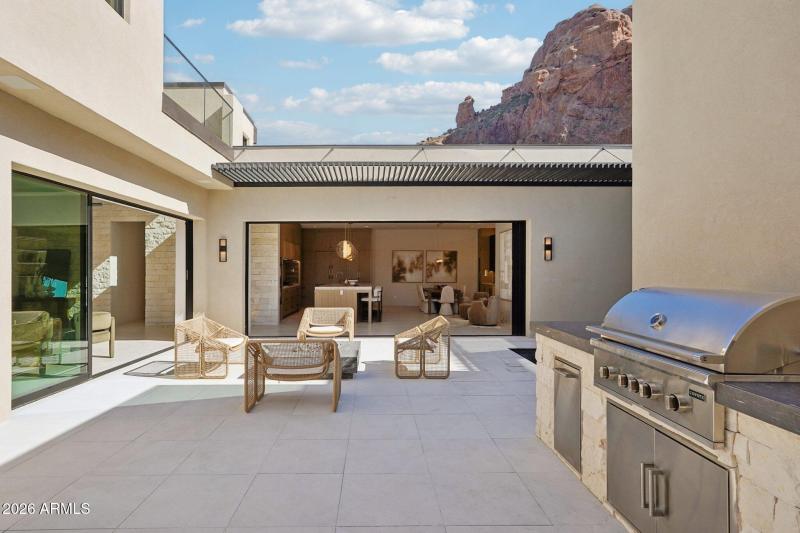 Courtyard Views