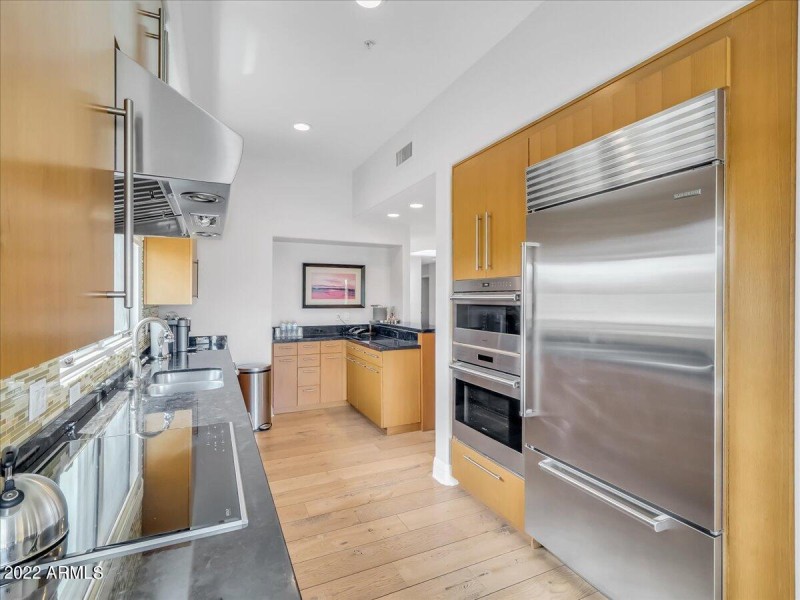 17-6000 East Camelback Road Unit7707-17