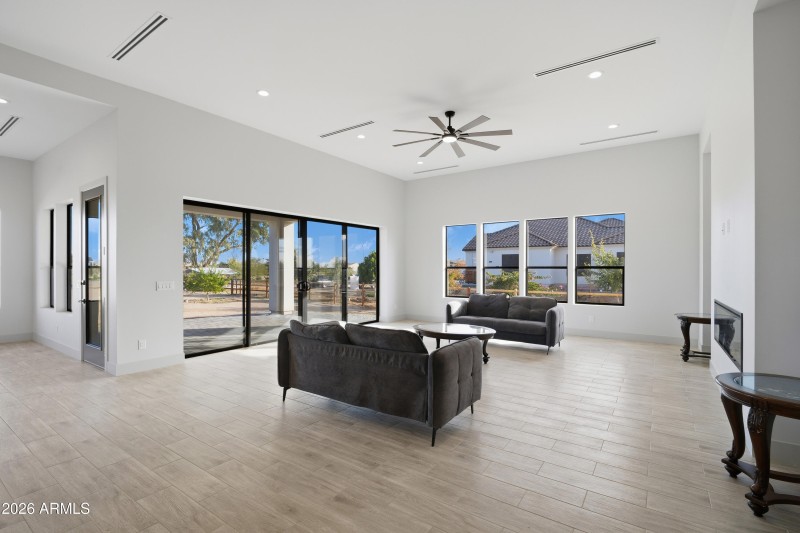 343 N 373 Rd-1