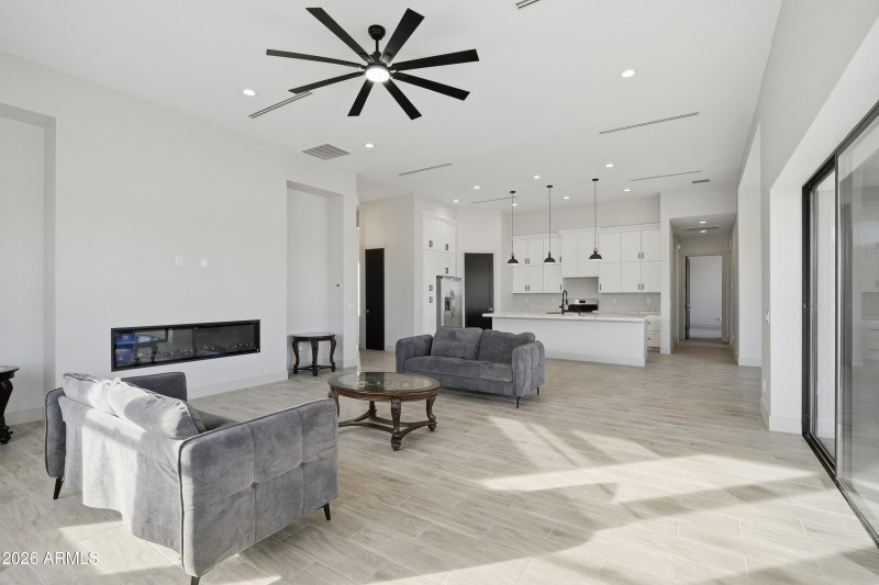 343 N 373 Rd-4