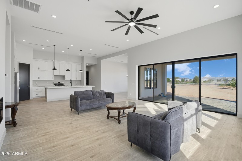 343 N 373 Rd-5