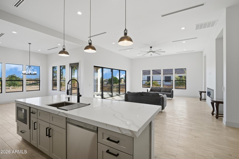 343 N 373 Rd-8