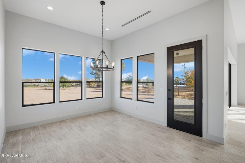 343 N 373 Rd-10