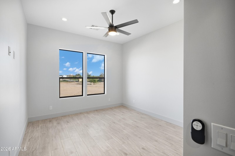 343 N 373 Rd-17