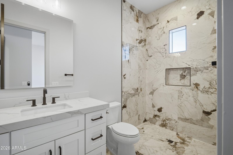 343 N 373 Rd-19