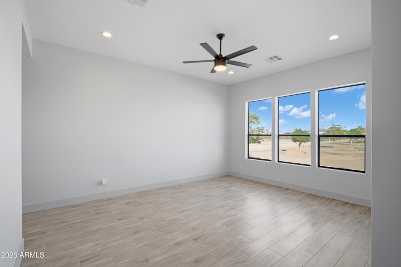 343 N 373 Rd-23