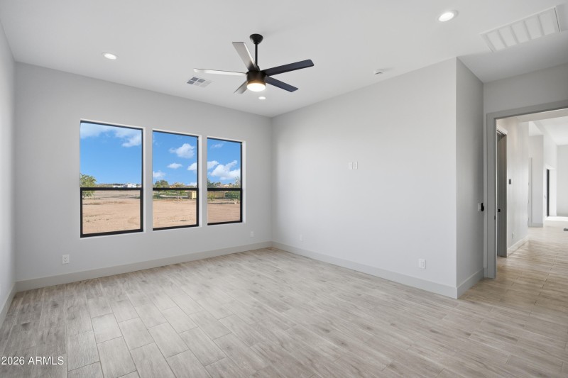 343 N 373 Rd-24