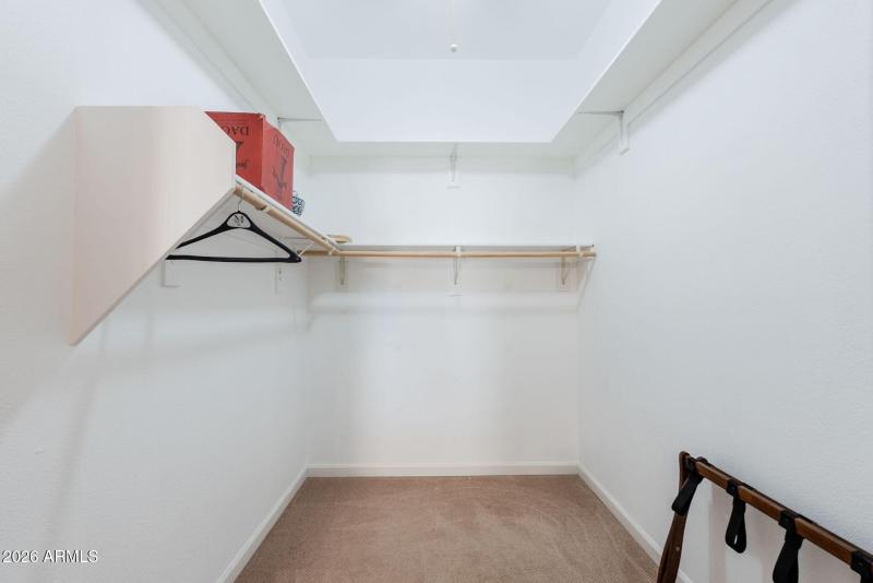 031_Huge Walk in Closet