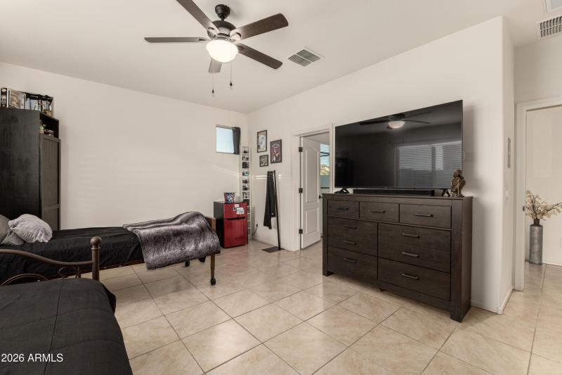 194th Master bedroom