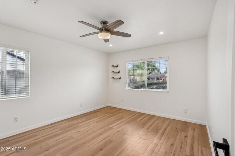 14-web-or-mls-E Cheery Lynn Rd-S2009-014