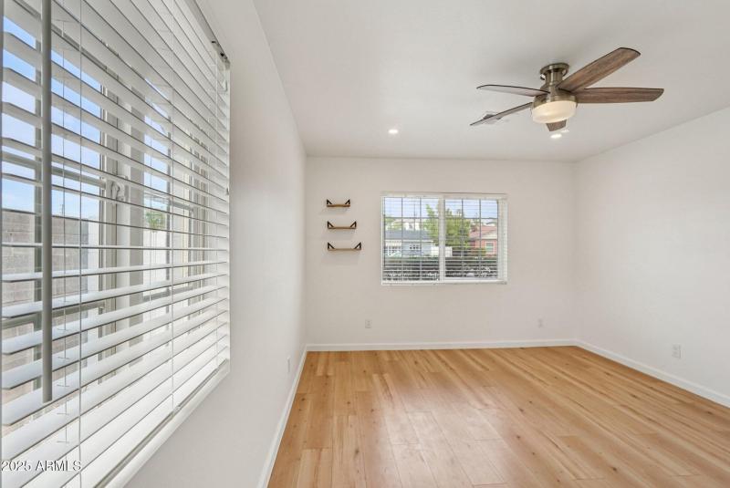 20-web-or-mls-E Cheery Lynn Rd-S2009-020