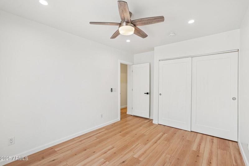 29-web-or-mls-E Cheery Lynn Rd-S2009-029