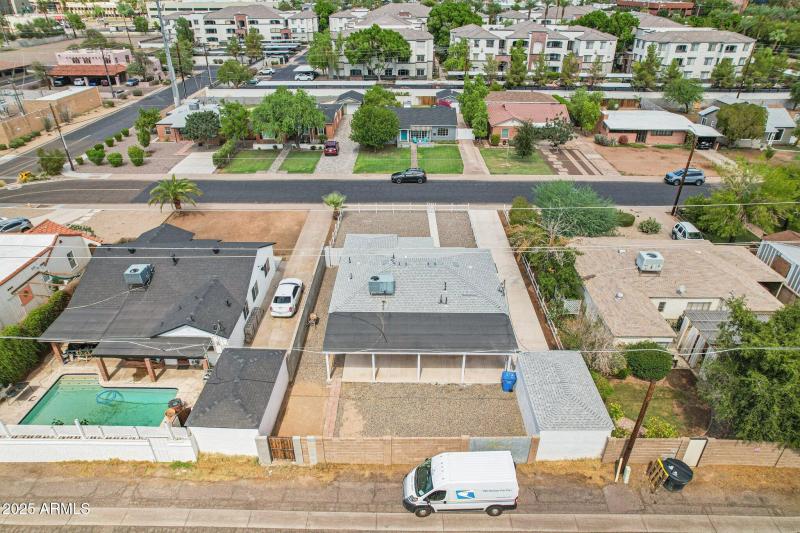 43-web-or-mls-E Cheery Lynn Rd-S2009-043