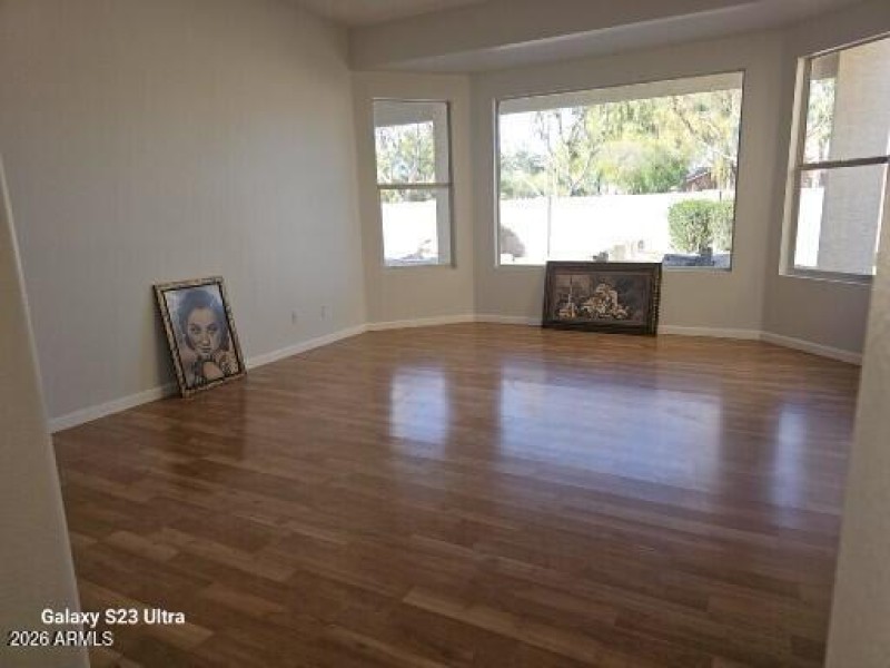 primary suite w/big bay windows