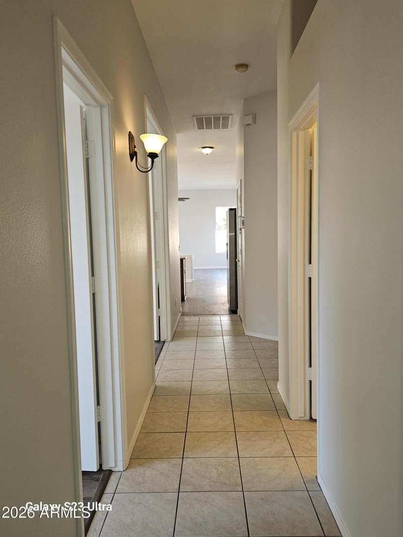 hall way toward FR&KITCHEN