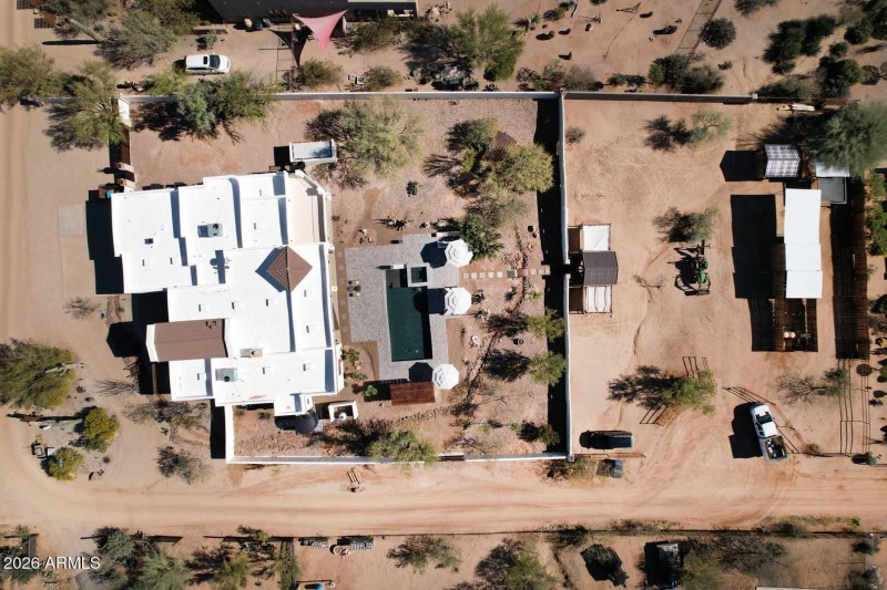 1/2 acre horse set up behind house