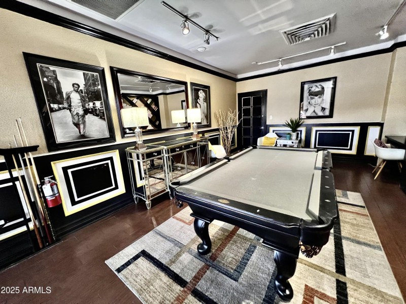 Library pooltable