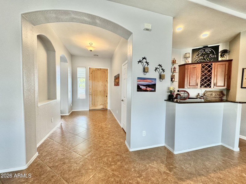 ENTRY/WET BAR