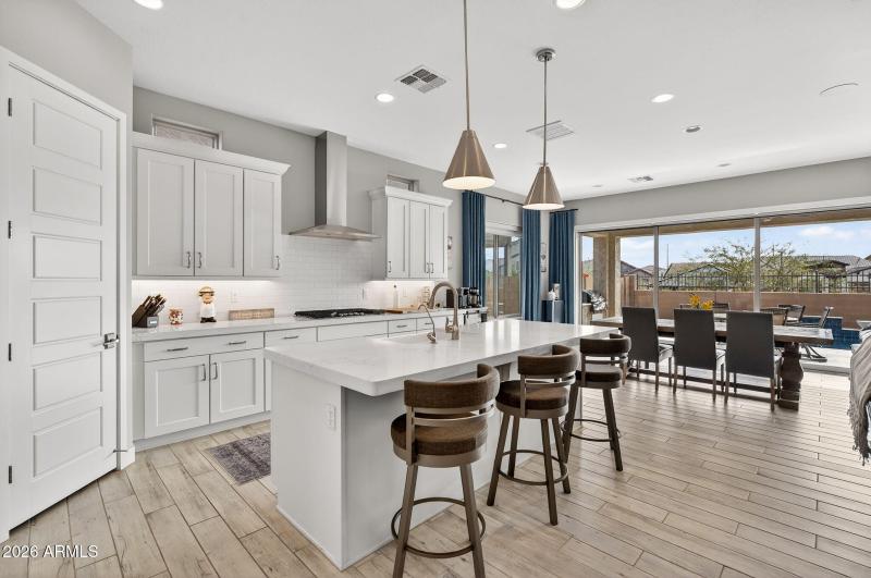 12-web-or-mls-27-E Scarlet St