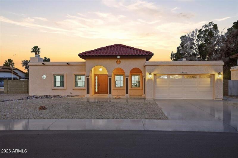 01-12627 S 38th Pl_RedHogMedia