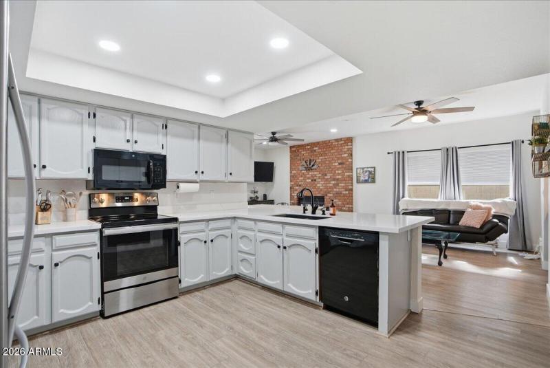 18-12627 S 38th Pl_RedHogMedia