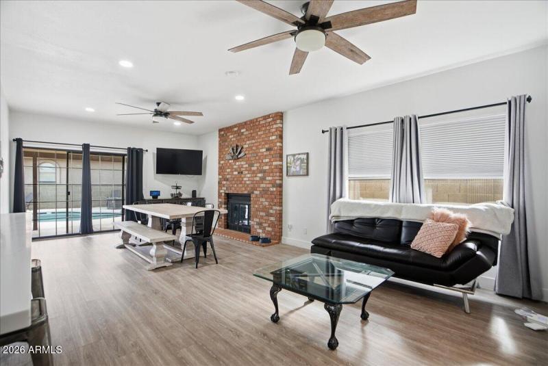 19-12627 S 38th Pl_RedHogMedia