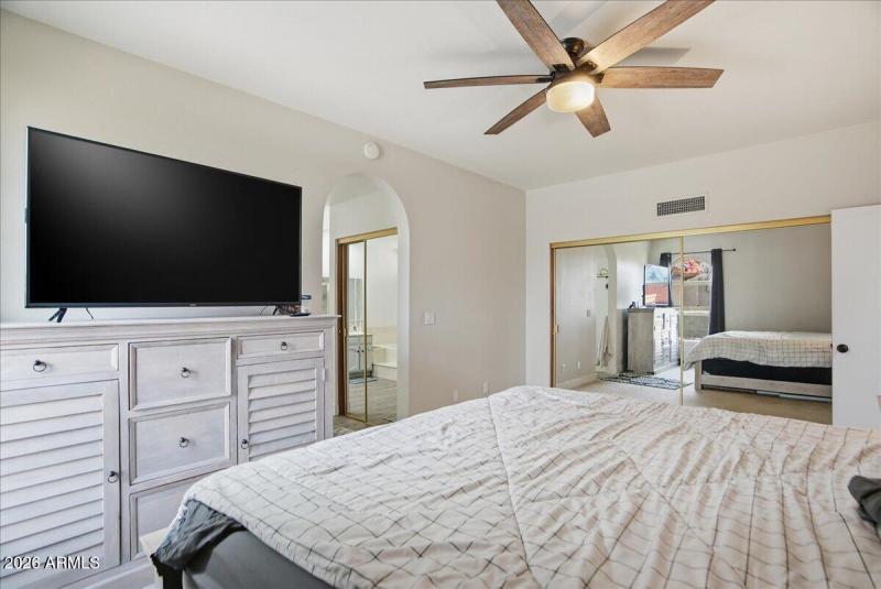 25-12627 S 38th Pl_RedHogMedia