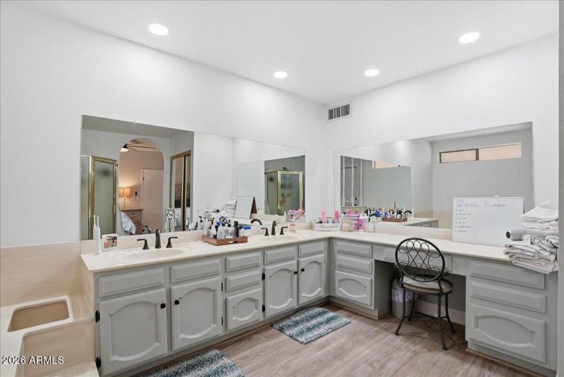 27-12627 S 38th Pl_RedHogMedia