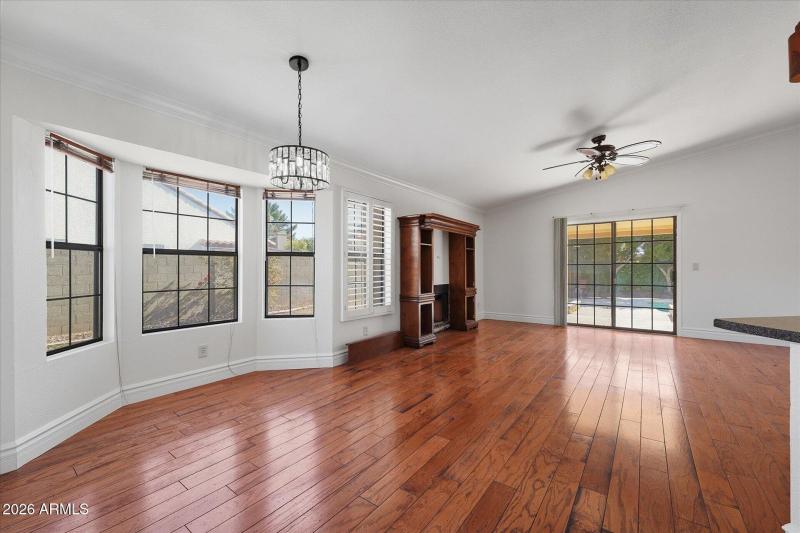 20-020-breakfast-nook