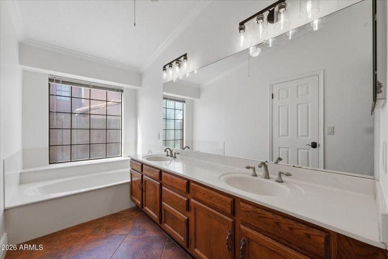 25-025-primary-bathroom